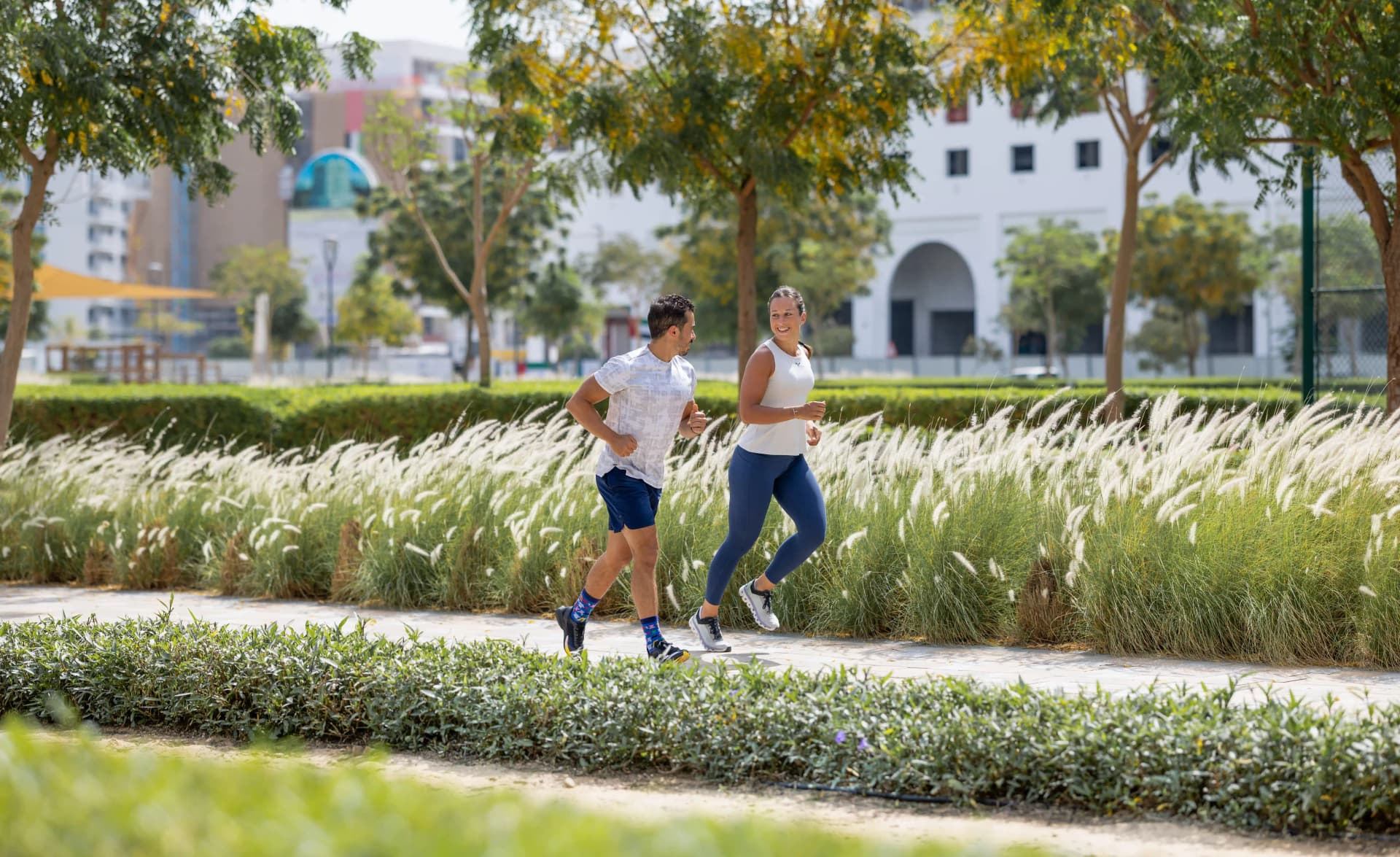 everybody fitness coaches running outdoors in Dubai for everyblog fitness and wellness content